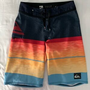 BOY’S QUICKSILVER BOARD SHORTS